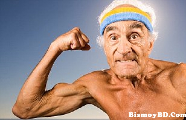 প্রতিদিন ১ কেজি কাদা না খেলে ঘুম আসে না ১০০ বছর বয়সী এই বৃদ্ধের!